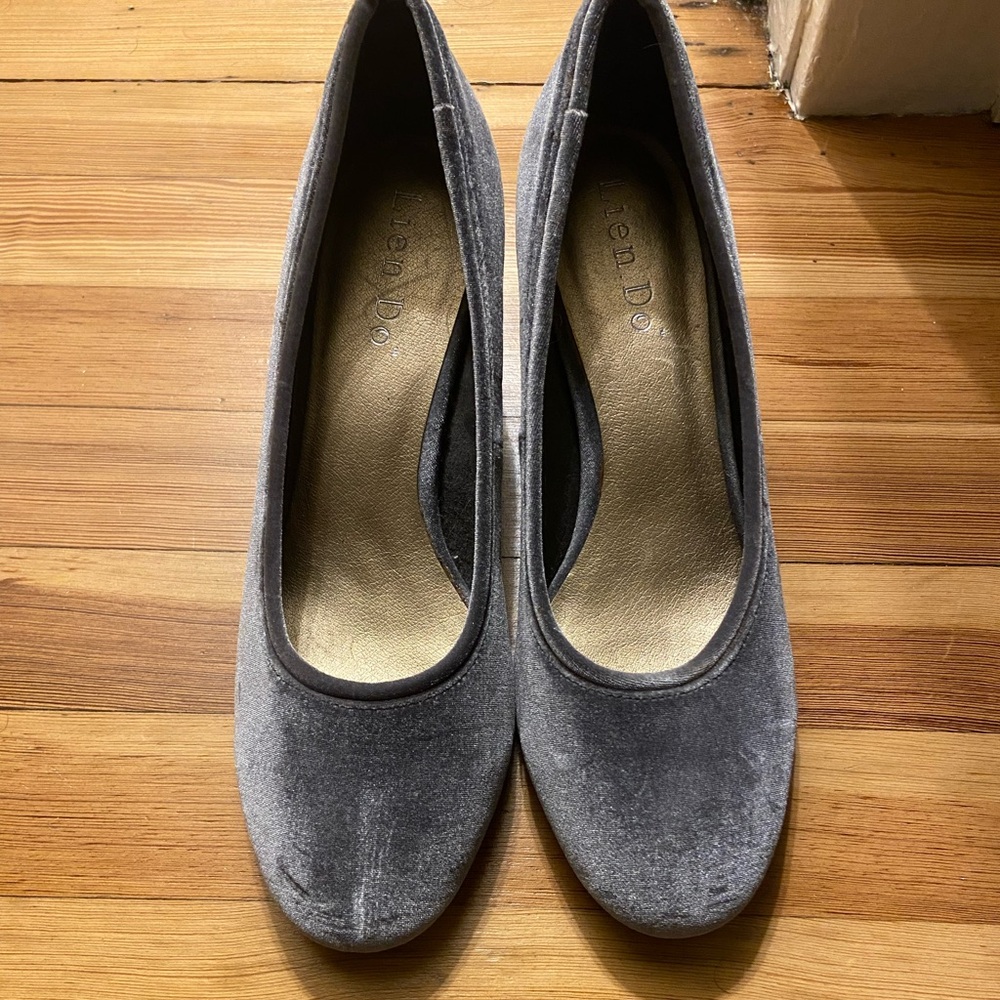 Lien Do by Seychelles Velvet Charcoal Pumps